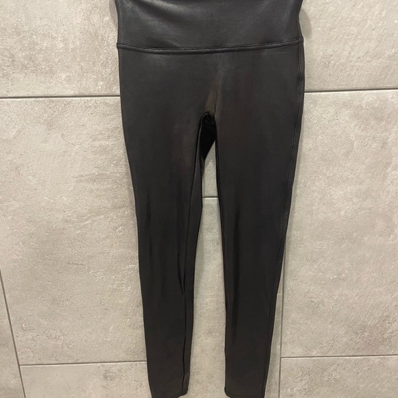 Spanx Faux leather leggings - worn only a few times great condition! - Picture 5 of 9